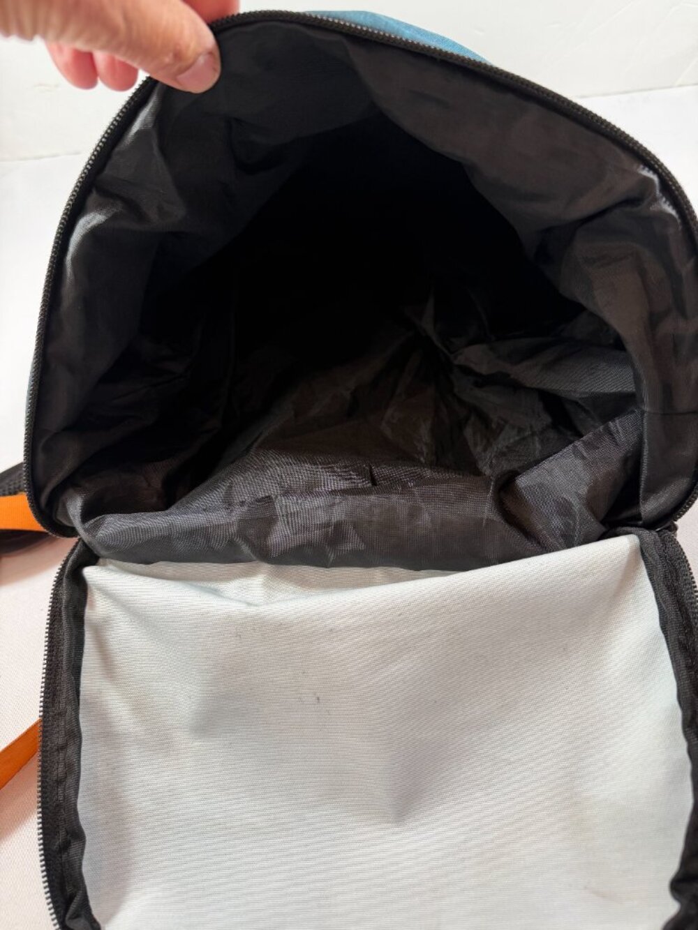 RARE! Hoka Western States Endurance Run 2022 Ultramarathon Competitor's Bag - Picture 8 of 15